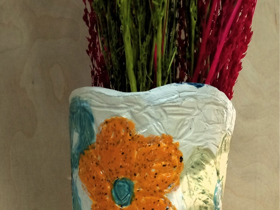 Wazon ceramiczny w kwiaty